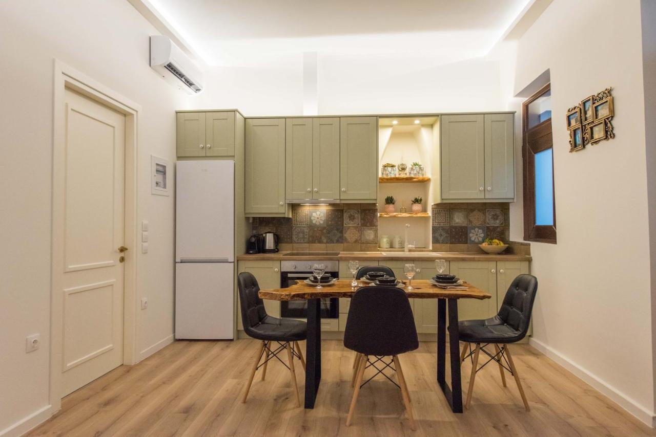 1571_ Suites A2 Nafpaktos Buitenkant foto
