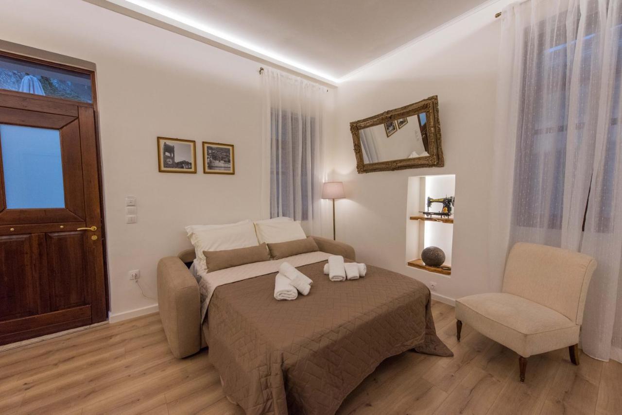 1571_ Suites A2 Nafpaktos Buitenkant foto