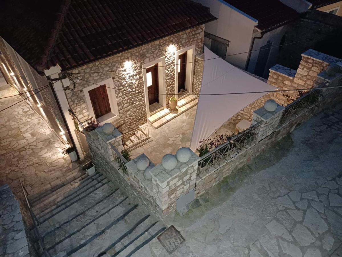 1571_ Suites A2 Nafpaktos Buitenkant foto